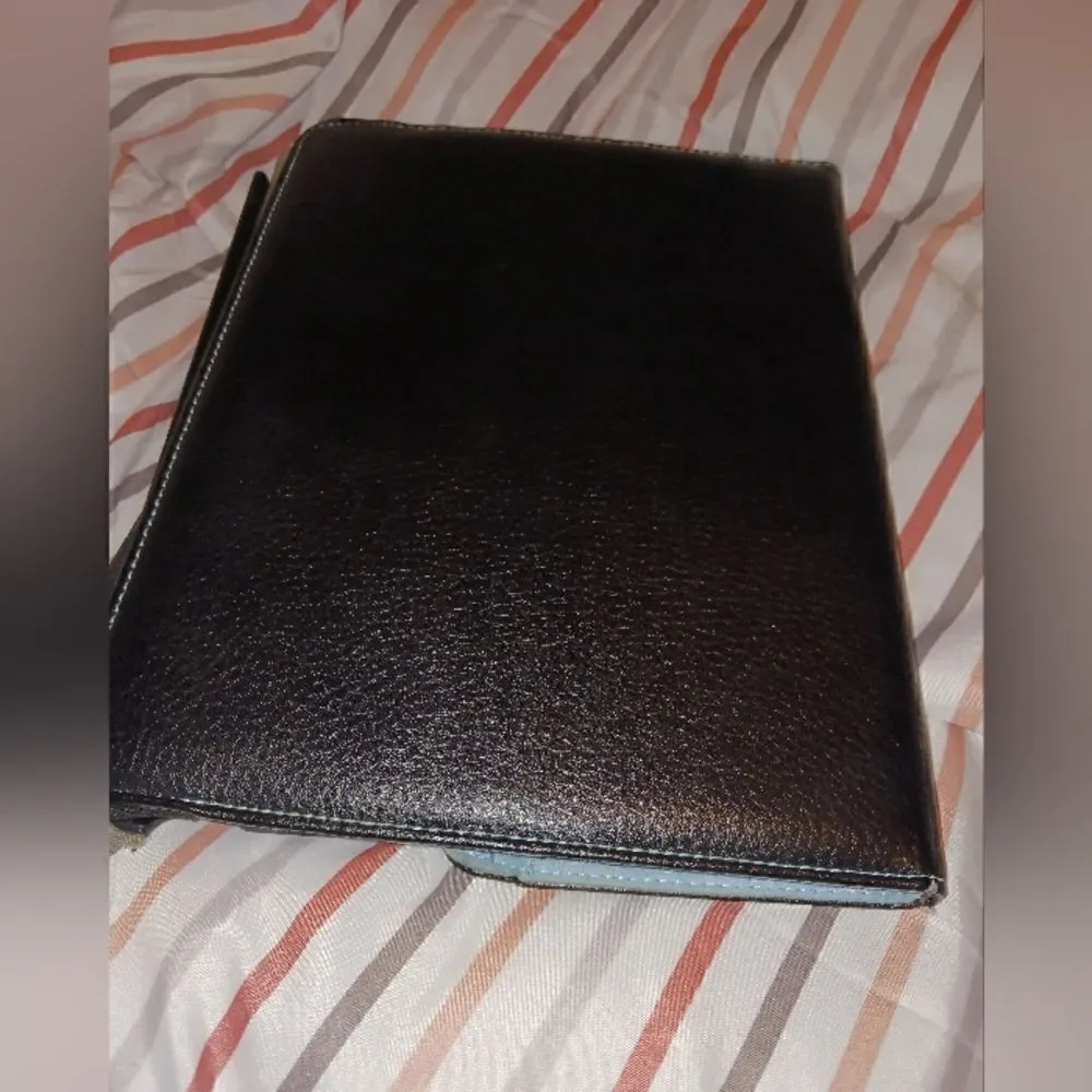 Logitech I-Pad Keyboard   - Picture 2 of 11